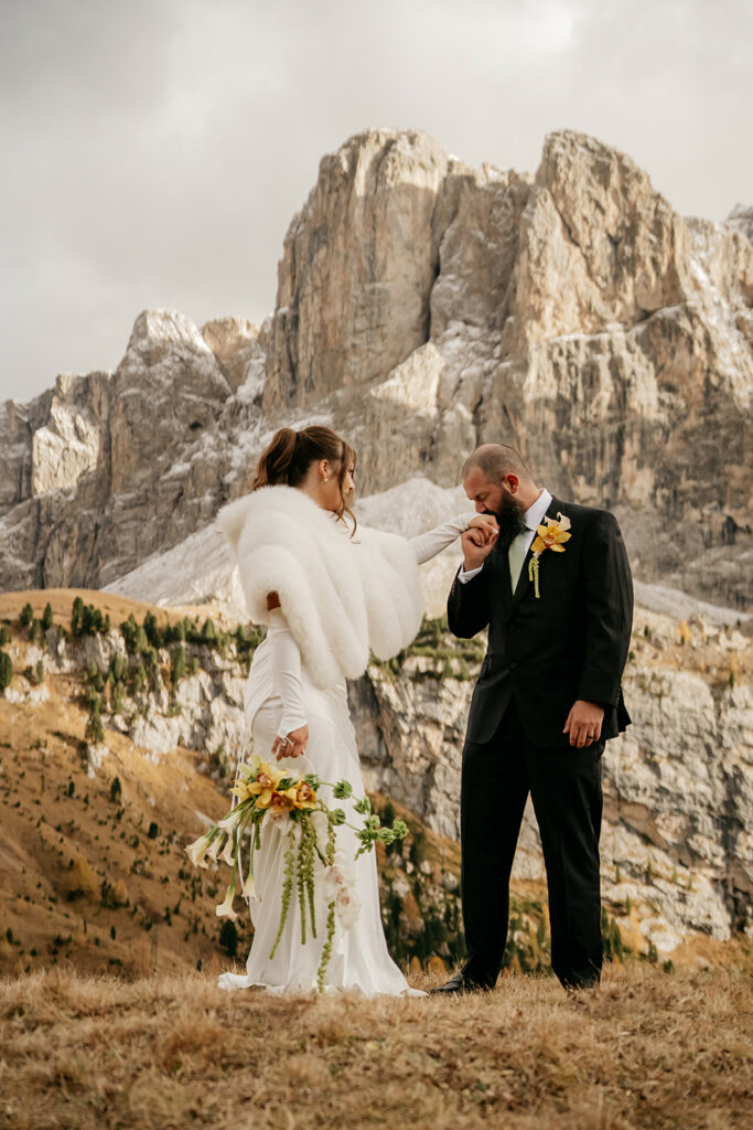 Bride and groom in mountainous wedding scene.