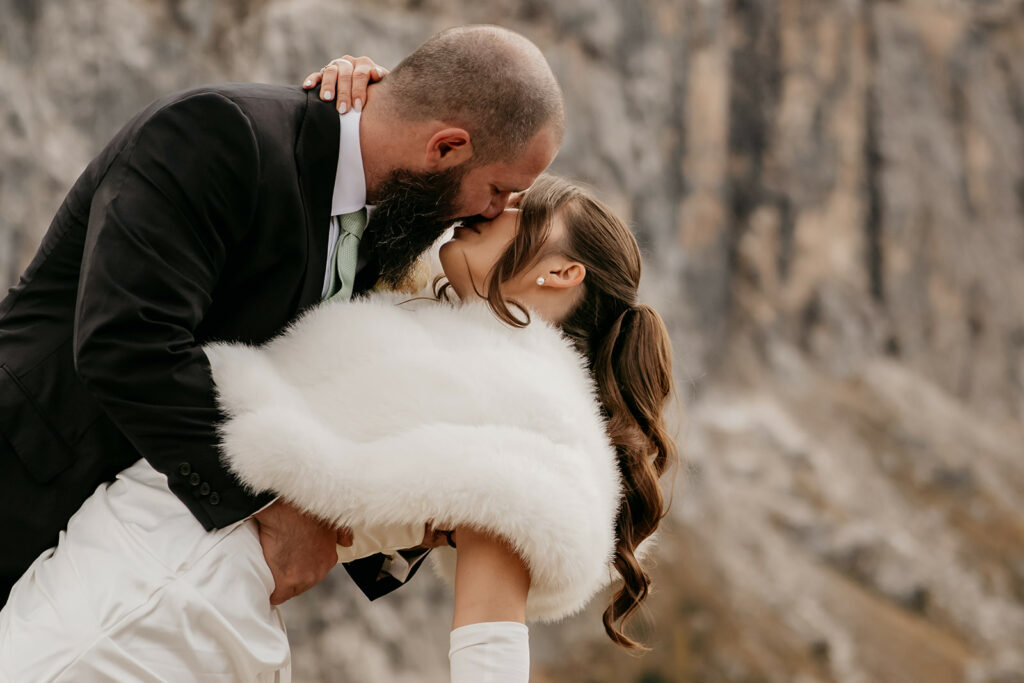 Couple kissing in elegant outfits outdoors