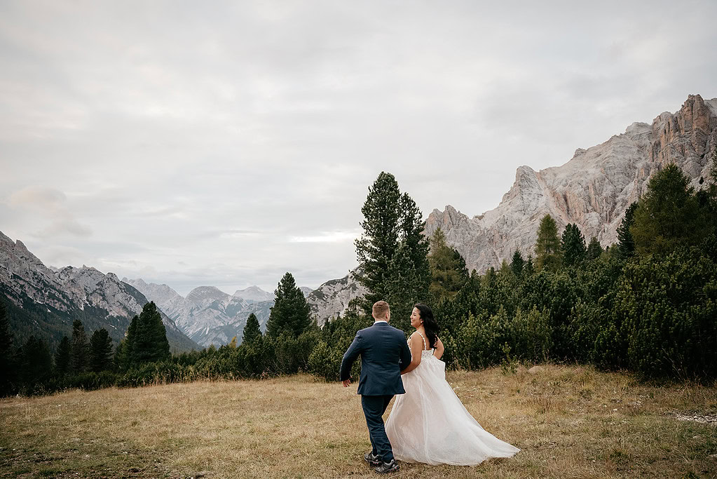 Couple walking in scenic mountain landscape